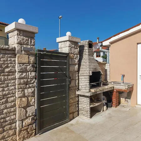 Awesome Apartment In Pula *