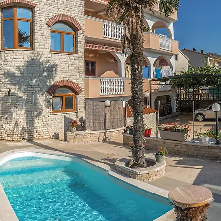 Awesome Apartment In Pula פולה