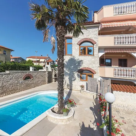 Awesome Apartment In Pula פולה