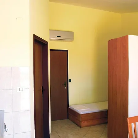 דירה Awesome Apartment In Pula