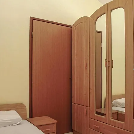 Awesome Apartment In Pula דירה